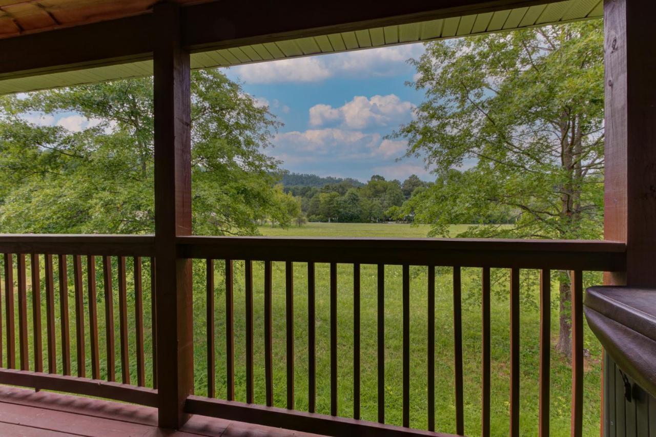 3 Master Bedrooms - Sleeps 10 - Location - Game Room - Hot Tub Pigeon Forge Esterno foto