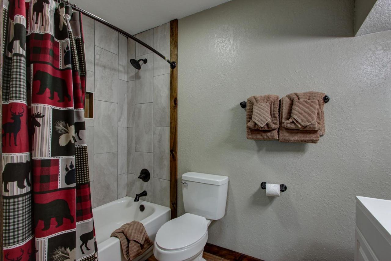 3 Master Bedrooms - Sleeps 10 - Location - Game Room - Hot Tub Pigeon Forge Esterno foto
